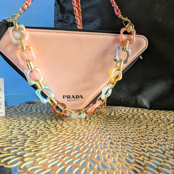 Prada - Picture 3 of 9